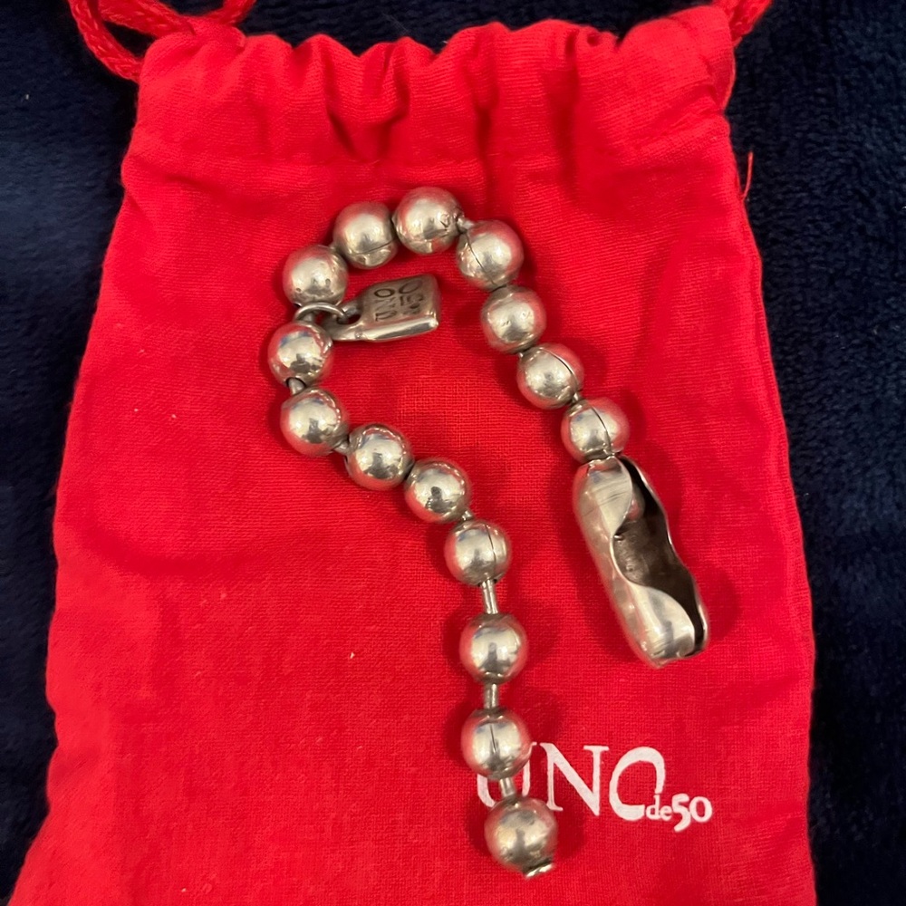 Beautiful Uno De 50 8.2 inch Silver Beaded Bracelet with Red Pouch. Unisex! 🇮🇹 - Picture 5 of 5